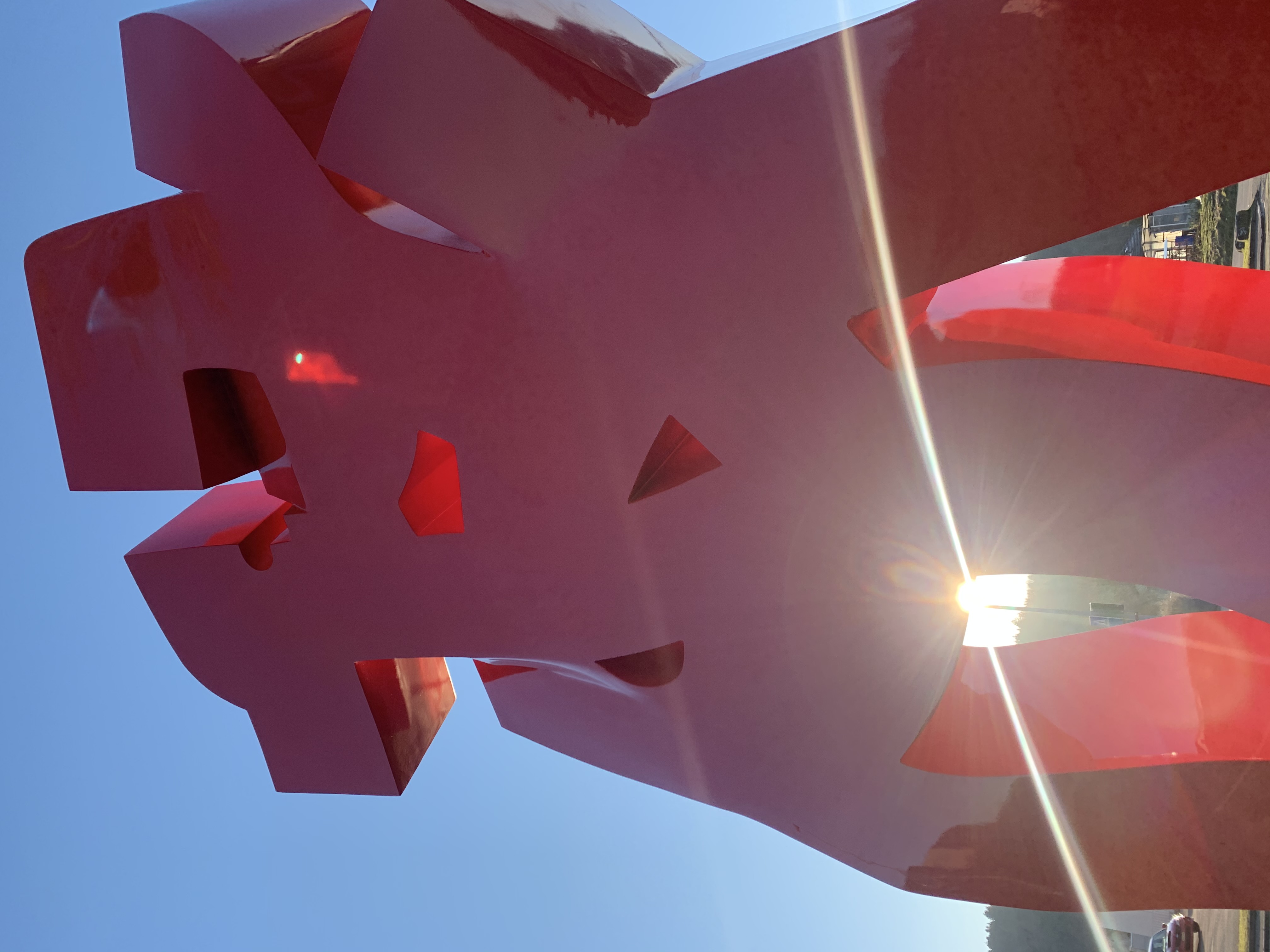 Installation der neuen Skulpturen von Liu Yonggang